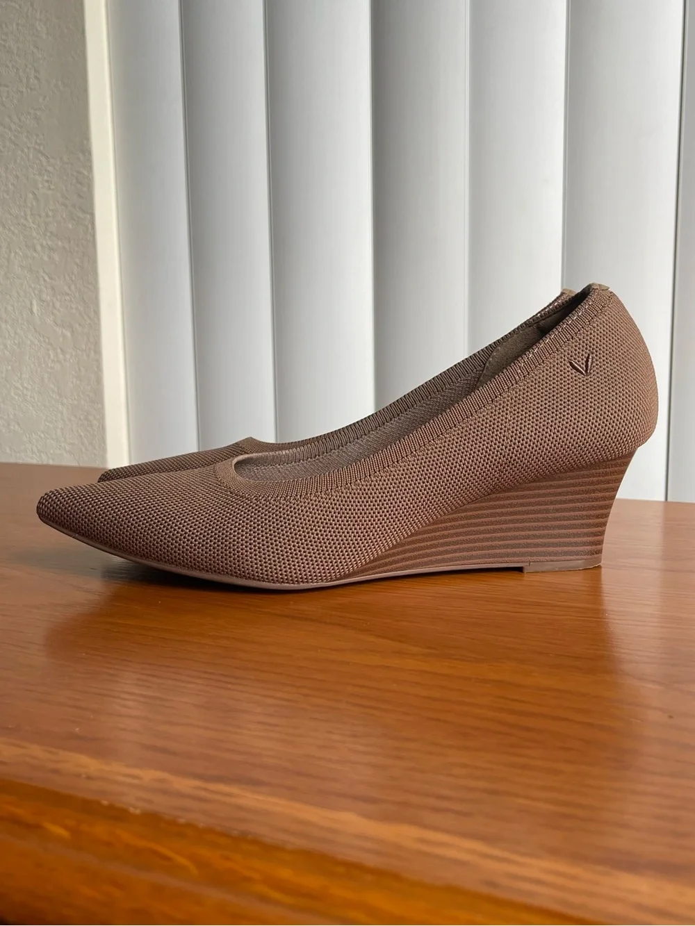 Vivaia Aria Pointed Toe Wedge Brown Size 39/8
